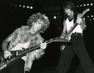 Van Halen, Sammy Hagar 1986 NJ.jpg